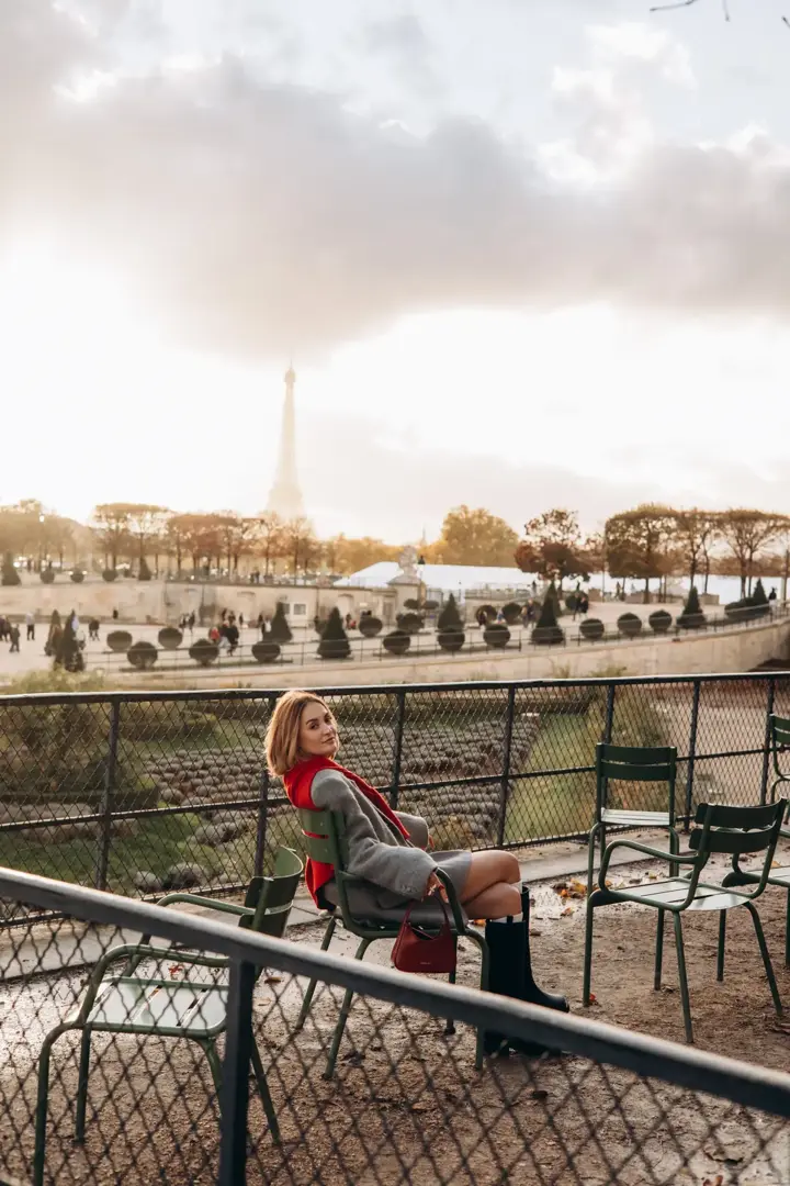 Maternity Photoshoot at Musee Rodin